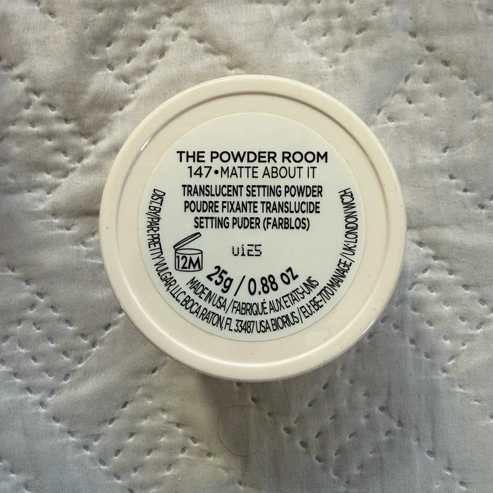 PRETTY VULGAR The Powder Room Translucent Setting Powder in 147 Matte About It